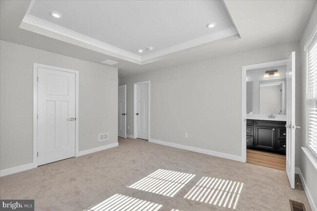 Building Photo - 76 SAND HILLS Dr