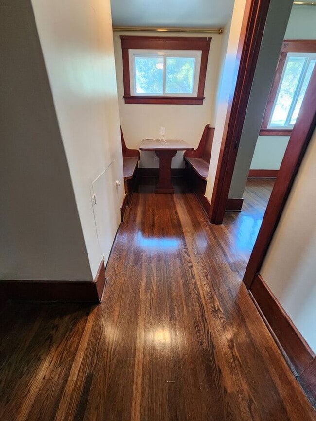 Building Photo - $1000 REBATE Victorian Gem in Golden Hill with garage!