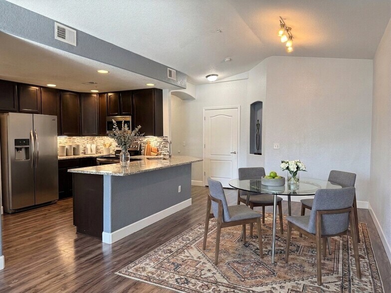 Building Photo - 5015 Northern Lights Dr
