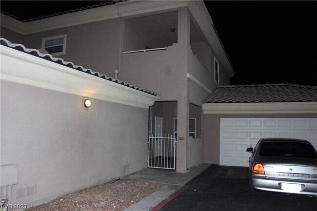 Building Photo - 6701 Cobre Azul Ave