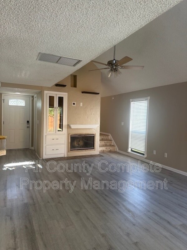 Building Photo - 6653 Periwinkle Dr
