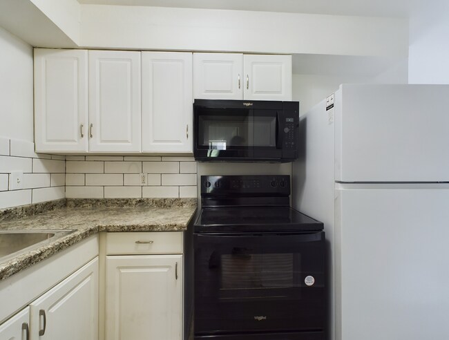 Building Photo - 15411 Barat Ave