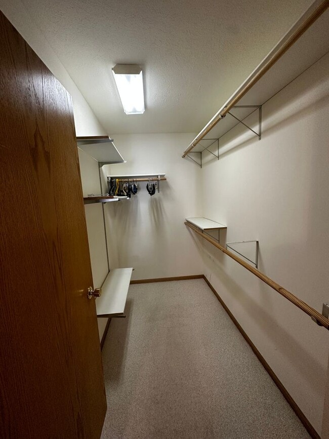 Building Photo - Charming 2-Bedroom, 2-Bathroom Home Overlo...