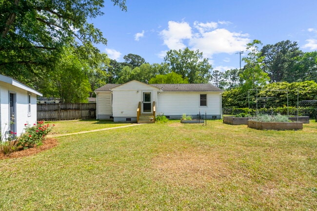 Building Photo - 2217 Doris Dr