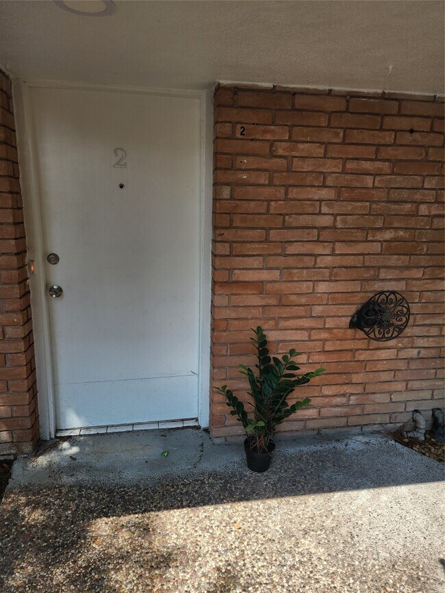 Building Photo - 513 S Post Oak Ln