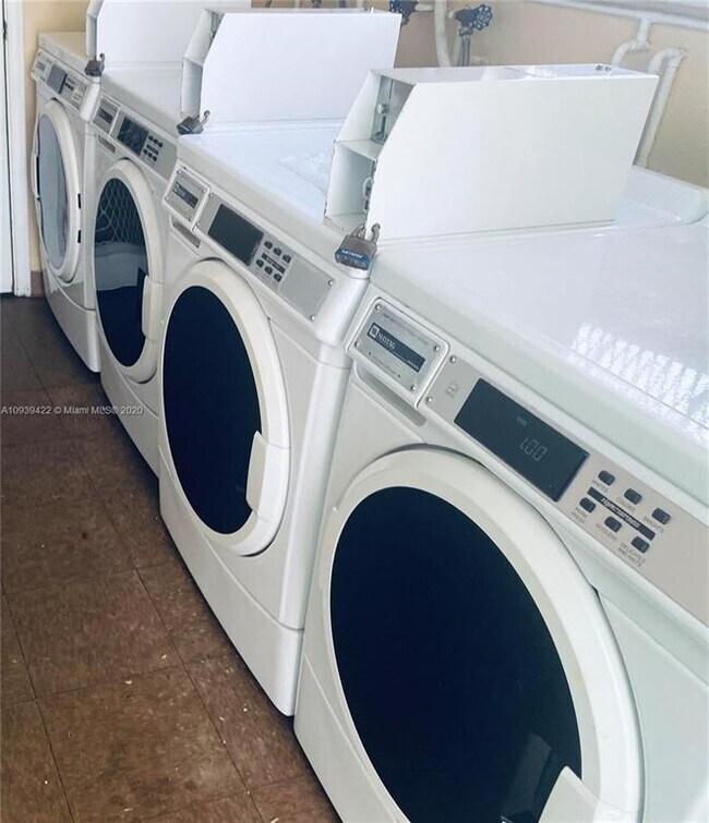 Building Photo - 1821 NE 62nd St