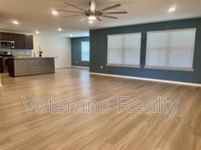 Building Photo - 8 Periwinkle Ln