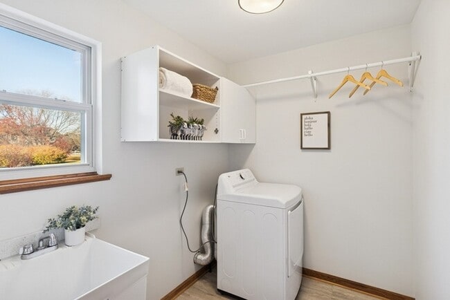 Building Photo - Spacious 3BR Home with Large Yard & 3-Car Garage in Prairie Towne – Grayslake