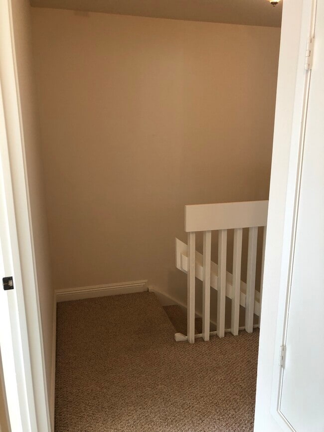 Building Photo - 818 Juno Ln