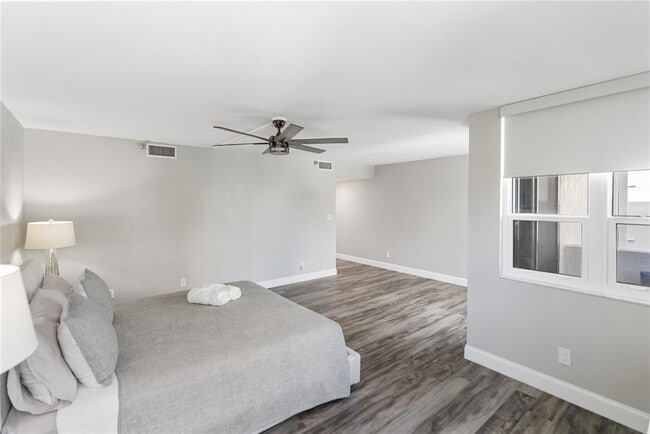 Building Photo - 97 Sunset Dr