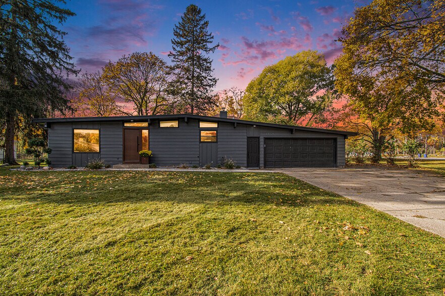 Primary Photo - 1155 Carpenter Ave NW