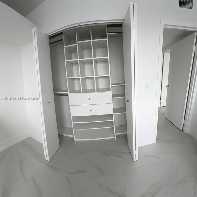 Building Photo - 16570 NE 26th Ave