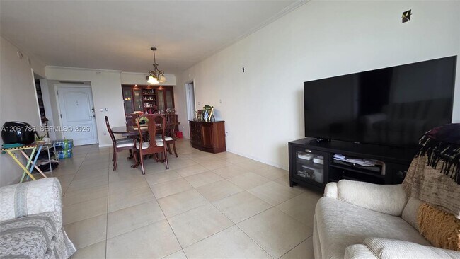 Building Photo - 3675 N Country Club Dr