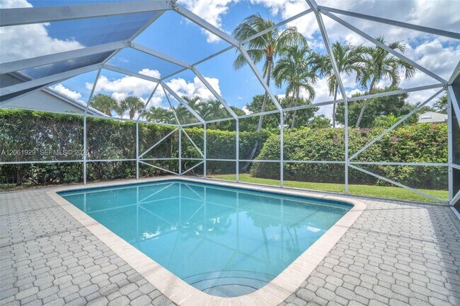 Building Photo - 17194 Ventana Dr