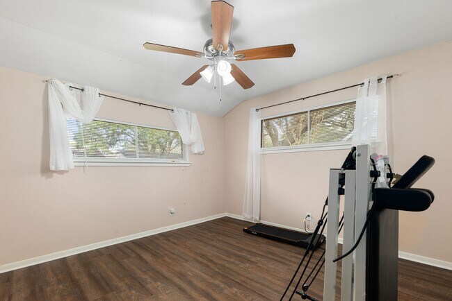 Building Photo - 6019 Cartagena St