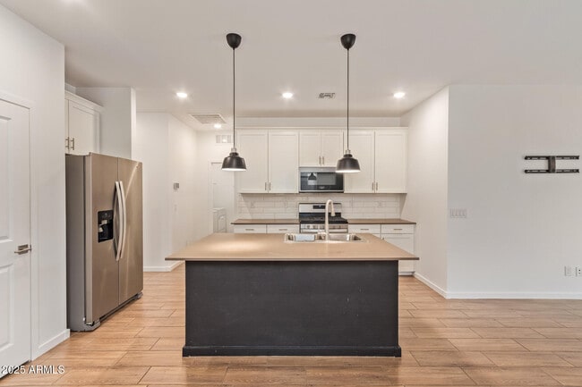 Building Photo - 14202 W Willow Ave