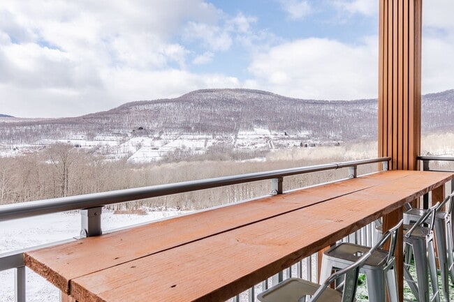 Building Photo - Modern Mountain Retreat with Rooftop Hot Tub – Flexible Lease Options