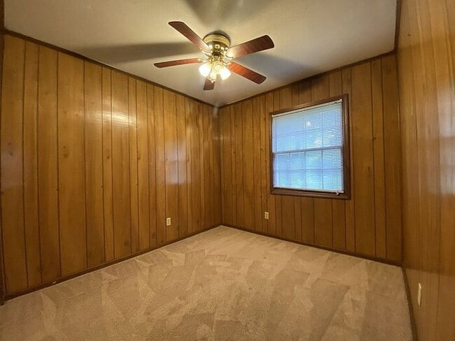 Building Photo - Clean 2 bedroom, 1 Bath Cayce Home
