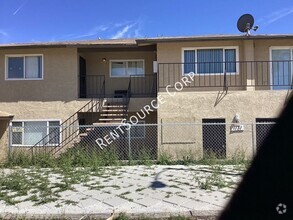 Building Photo - 2 Bedroom Condo for Rent in Barstow