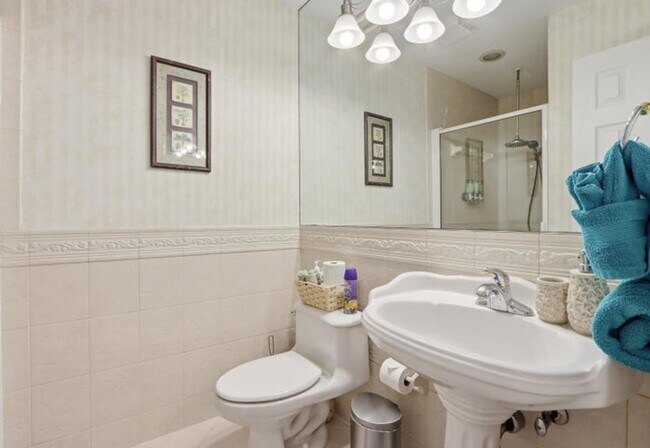 Building Photo - 1905 Meadow Ct