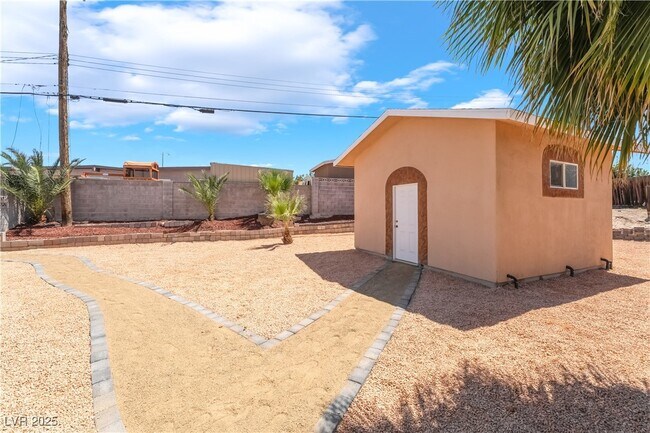 Building Photo - 2749 Del Mar Pl