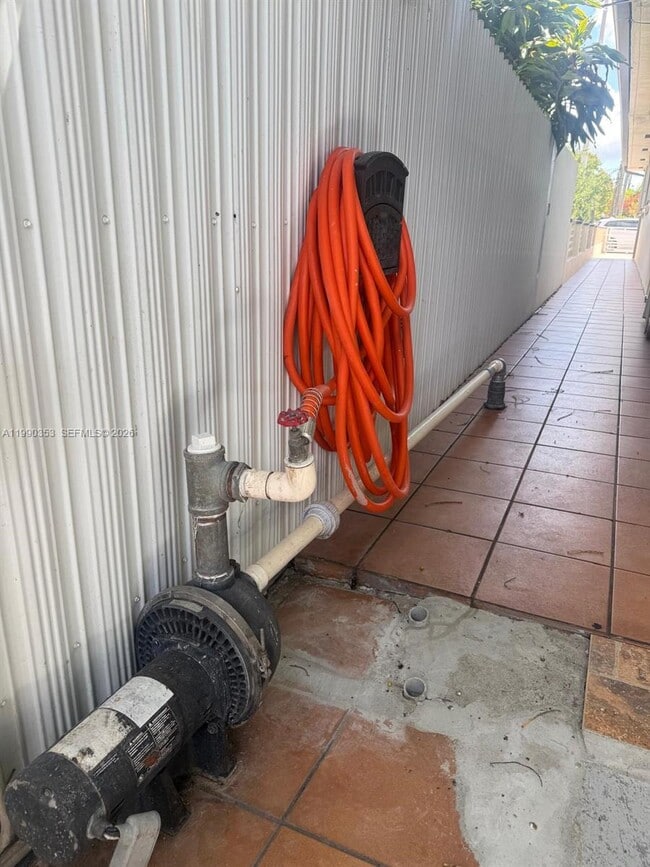 Building Photo - 281 W 17th St