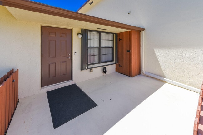 Primary Photo - 7914 SE Villa Cir