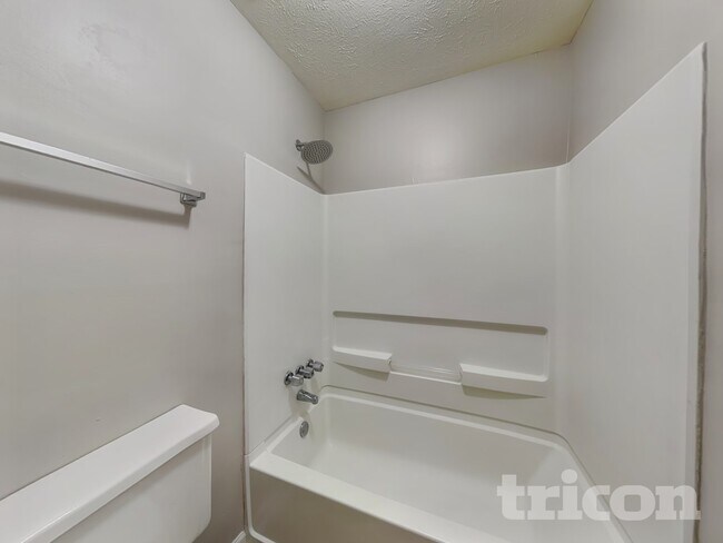 Building Photo - 5625 Longbow Dr