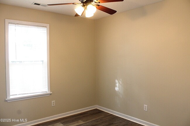 Building Photo - 209 Quarter Horse Ln
