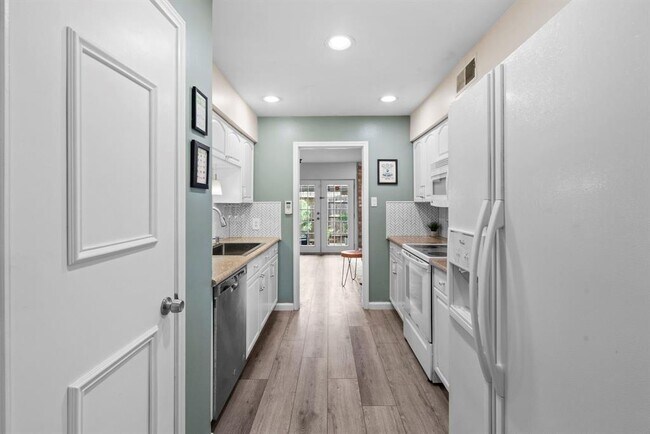 Building Photo - 10328 Briar Forest Dr