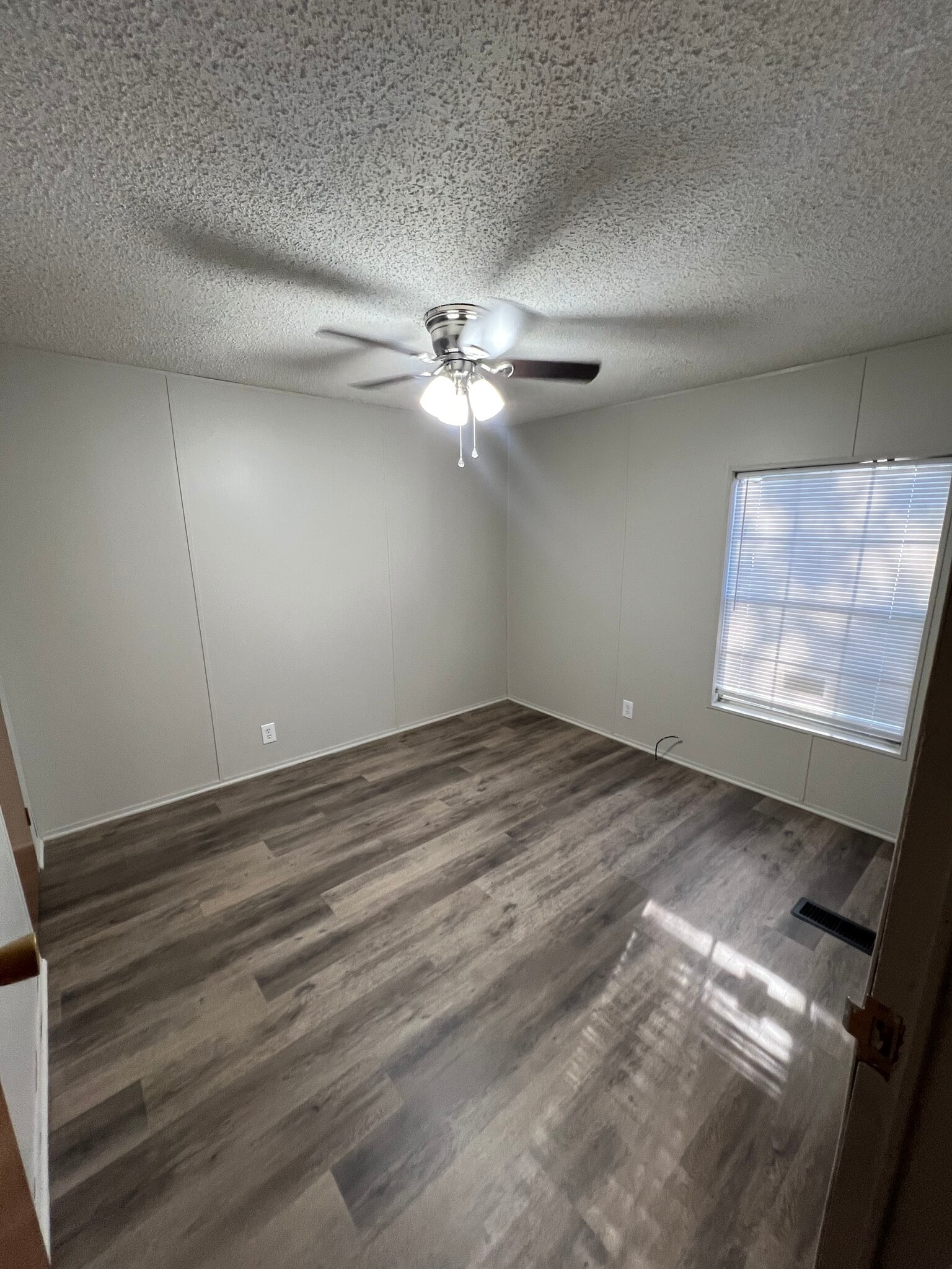 Building Photo - 15024 West Beaver Drive