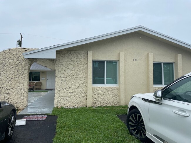 Primary Photo - Charming 3-Bedroom Home in Prime Location ...