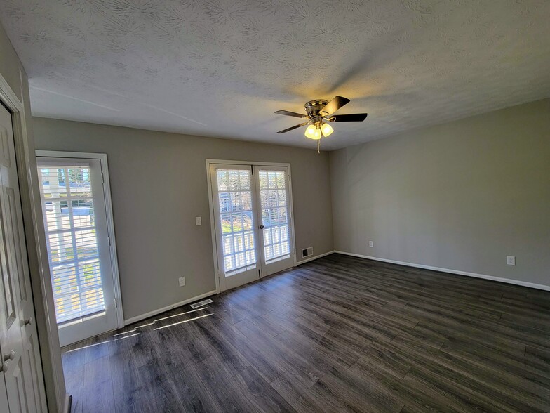 Master Bedroom - 4269 Hamill Dr