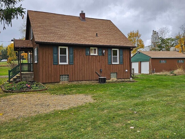 Building Photo - 1349 Newton St