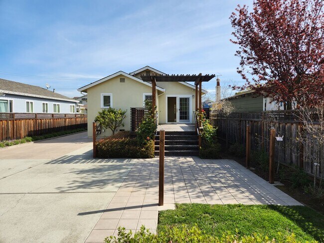 Building Photo - Lovely 2 bedroom house in San Mateo