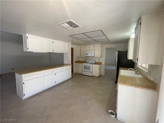 Building Photo - 1851 Rockledge Dr