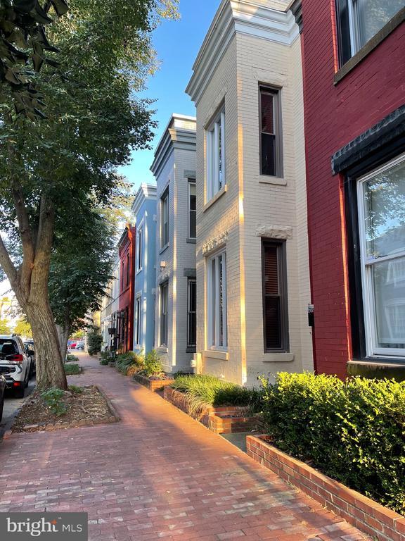 Building Photo - 1231 Linden Pl NE