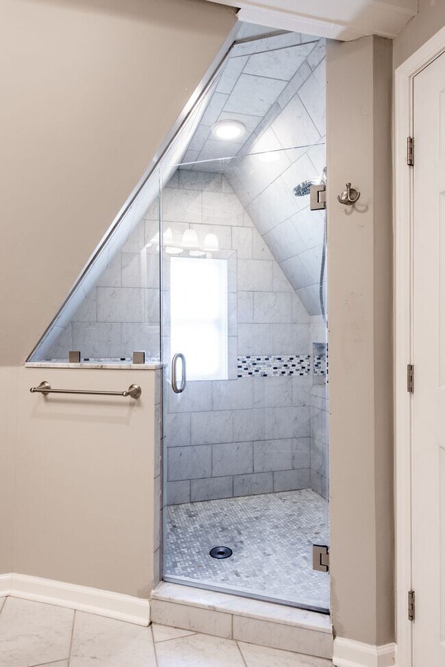 Building Photo - Charming Home in Deer Park Neighborhood