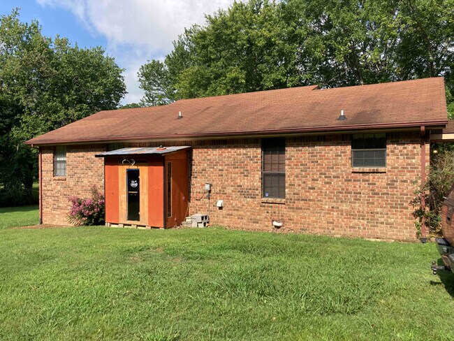 Building Photo - 1011 Oakwood Rd