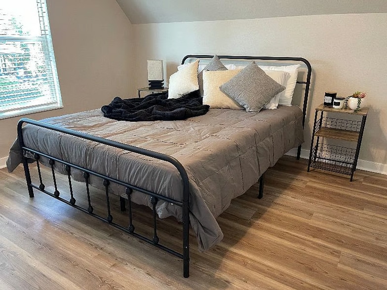 Building Photo - 1001 N Elm St