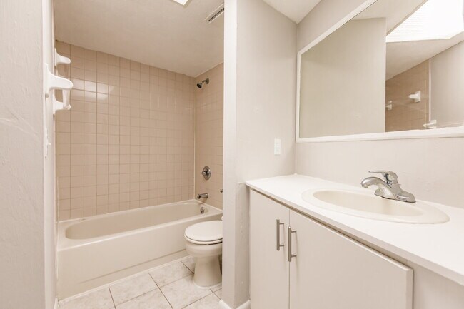 Building Photo - 1123 SW 48th Terrace
