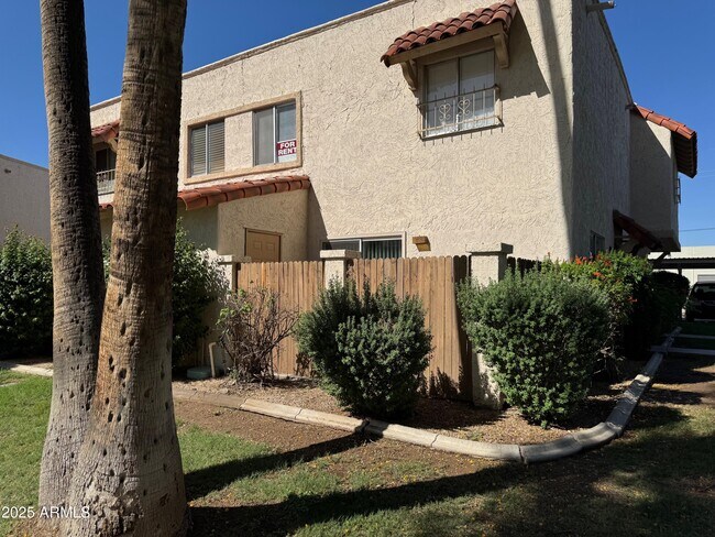 Building Photo - 8861 N 12th Pl