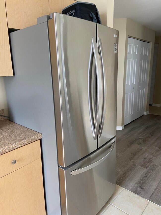 Building Photo - 616 Clearwater Park Rd