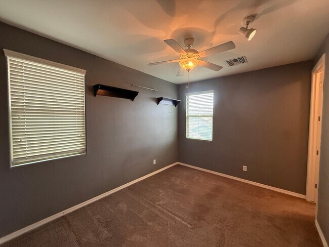 Building Photo - 287 E Kaibab Dr