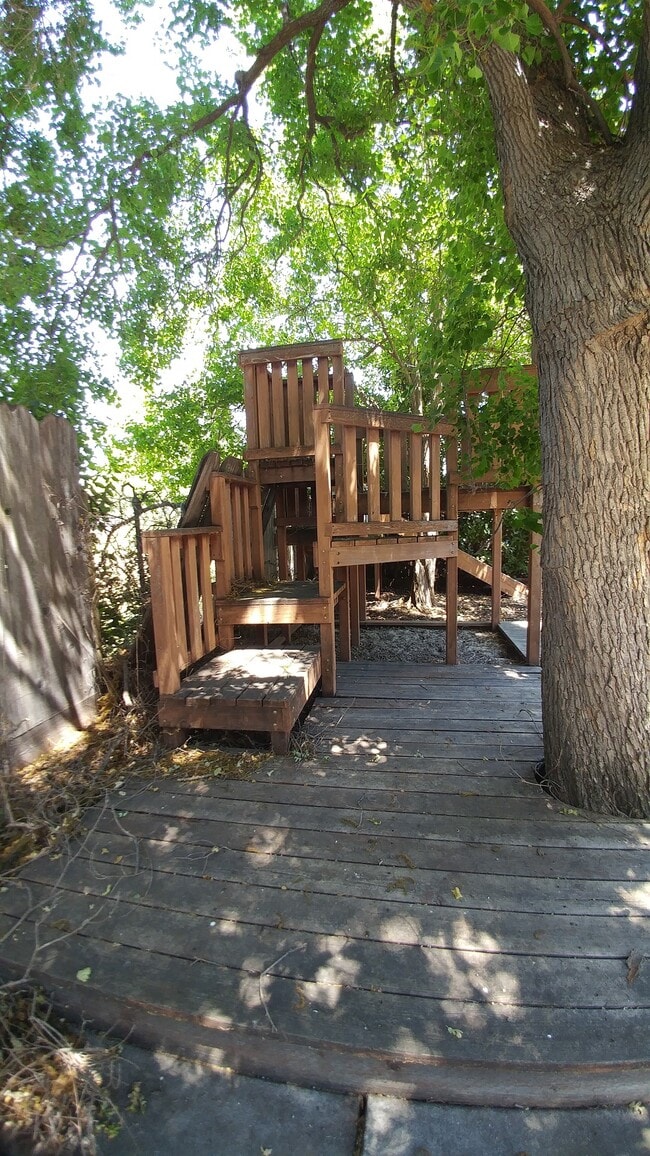Building Photo - 552 Cimarron Dr