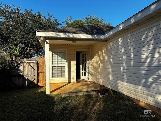 Building Photo - 611 Westchase Ct N