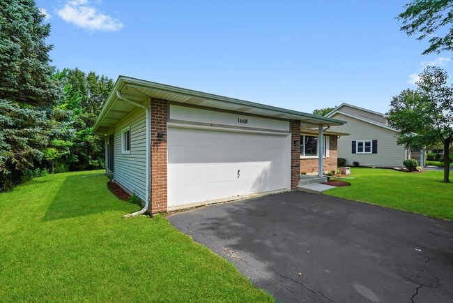 Building Photo - 1668 Hidden Valley Dr