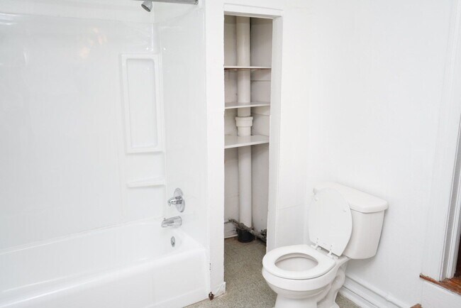 Building Photo - 720 Nalle St