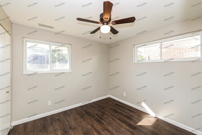 Building Photo - 287 Shaker Ct