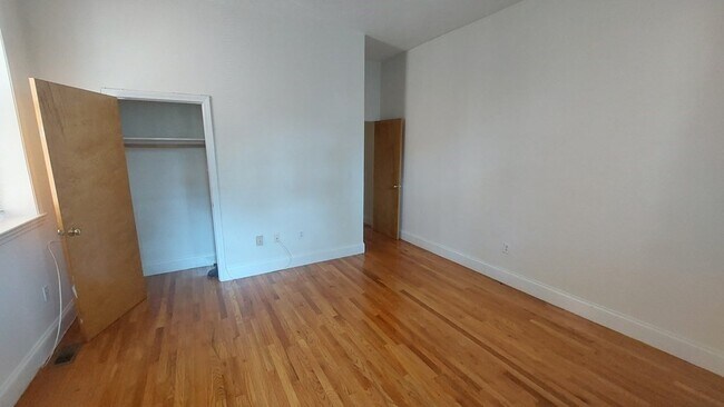 Building Photo - 76 W Cottage St